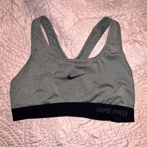 Women's Nike Swoosh small-Support Sports Bra, Grey